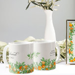 Oranje bloesem bruidsmeisje bruiloft cadeau koffiemok<br><div class="desc">Oranje bloesem huwelijksfeest cadeau mok voor uw bruidsmeisjes, met sinaasappels, oranje bloesem en groen op een neutrale achtergrond. Fris, pittig, natuurlijk design om een lente- of zomerbruiloft aan te vullen met een oranje fruit bruiloft thema. Voor het coördineren van uitnodigingen, briefpapier, dag van evenement en tafelinrichting, spellen en trouwbordjes, bladert...</div>