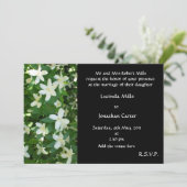 Oranje bloesem bruiloft uitnodiging, wit op zwart kaart (Staand voorkant)