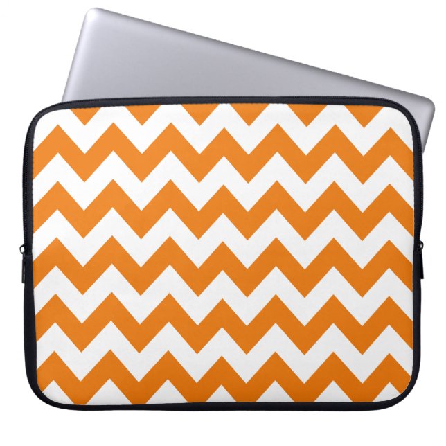 Oranje Bold Chevron Laptop Sleeve (Voorkant)