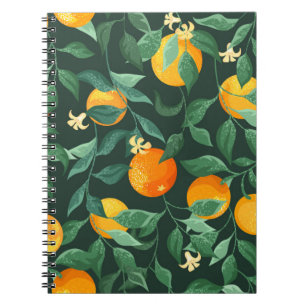 Oranje bomen, takken met bloemen op een groene ple notitieboek