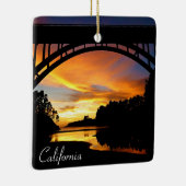 Oranje Californische kustzonsondergang onder Brug Keramisch Ornament (Rechts)