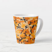 Oranje camouflage, leger latte mok (Rechterhoek)