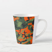Oranje camouflagepatroon, jouw naam, personaliseer latte mok (Rechts)
