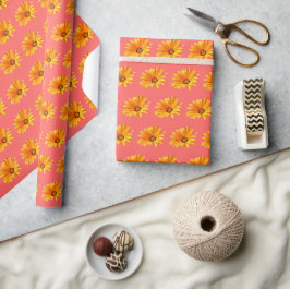 Oranje Cape Daisy met warme koraal achtergrond. Cadeaupapier