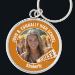 Oranje cheerleader foto High School Spirit Sleutelhanger<br><div class="desc">Dit coole op maat gemaakte cheerleader-fotocadeau voor de middelbare school is voorzien van witte typografie van uw team en spelersnaam op een oranje sleutelhanger met een juichmegafoon. Personaliseer je met de foto van je student en het schooljaar als een trotse cheerleading ouder. Een leuk cadeau voor een papa of mama....</div>