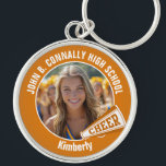 Oranje cheerleader foto High School Spirit Sleutelhanger<br><div class="desc">Dit coole op maat gemaakte cheerleader-fotocadeau voor de middelbare school is voorzien van witte typografie van uw team en spelersnaam op een oranje sleutelhanger met een juichmegafoon. Personaliseer je met de foto van je student en het schooljaar als een trotse cheerleading ouder. Een leuk cadeau voor een papa of mama....</div>