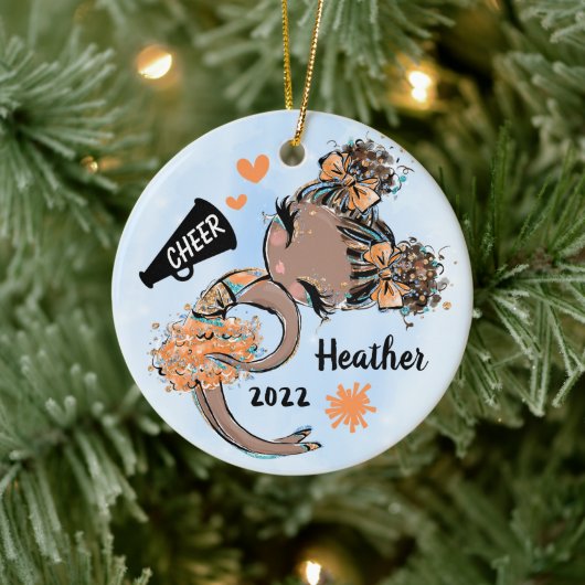 Oranje Cheerleader Girl Ornament Donkere huid en h (Boom)