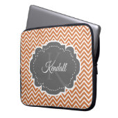 Oranje Chevron Aangepaste laptophoes Laptop Sleeve (Voorkant Links)