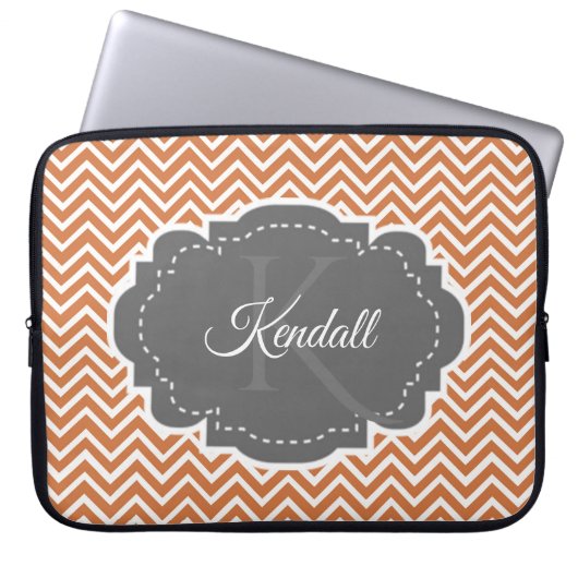 Oranje Chevron Aangepaste laptophoes Laptop Sleeve (Voorkant)