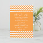 Oranje Chevron Birthday Uitnodiging (Staand voorkant)