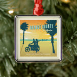 Oranje County, Californische stranden Metalen Ornament<br><div class="desc">Anderson Design Group is een bekroonde illustratie- en ontwerpfirma in Nashville,  Tennessee. Oprichter Joel Anderson leidt een team van getalenteerde artiesten naar creëer originele poster kunst die lijkt op klassieke  prints van de jaren 20 tot de jaren 60.</div>
