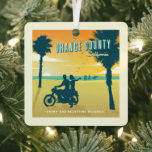 Oranje County, Californische stranden Metalen Ornament<br><div class="desc">Anderson Design Group is een bekroonde illustratie- en ontwerpfirma in Nashville,  Tennessee. Oprichter Joel Anderson leidt een team van getalenteerde artiesten naar creëer originele poster kunst die lijkt op klassieke  prints van de jaren 20 tot de jaren 60.</div>