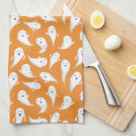 Oranje-Cute Ghosts Halloween Kitchen Towel Theedoek<br><div class="desc">Een bijeenkomst van niet zo spooke spoken zwiepen over deze oranje keukenhanddoek,  die je thuis of kantoor een leuke pop van fantoomliefde geeft voor de maand oktober en het Halloween-seizoen.</div>