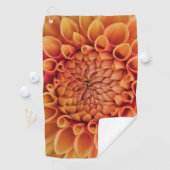 Oranje dahlia bloem in het midden golfhanddoek (Insitu)