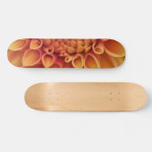 Oranje dahlia bloem in het midden persoonlijk skateboard (Horizontaal)