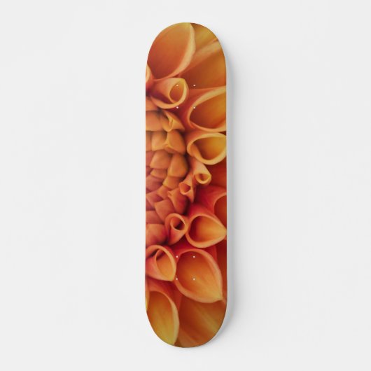 Oranje dahlia bloem in het midden persoonlijk skateboard (Voorkant)