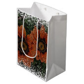 Oranje Daisy Balls Gift Bag Medium Cadeauzakje (Voorkant Gekanteld)