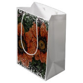 Oranje Daisy Balls Gift Bag Medium Cadeauzakje (Achterkant Gekanteld)