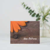 Oranje Daisy en Rustic Barn Wood Nieuw Adres Kaart (Staand voorkant)