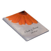 Oranje Daisy en White Satin Wedding Notitieboek (Rechterzijde)
