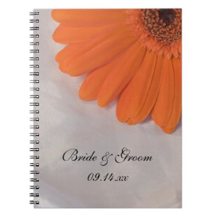Oranje Daisy en White Satin Wedding Notitieboek