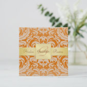 Oranje Damask Monogram Gold Ribbon Uitnodiging (Staand voorkant)