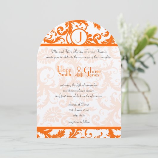 Oranje Damask Monogram Weddenschap Kaart (Staand voorkant)
