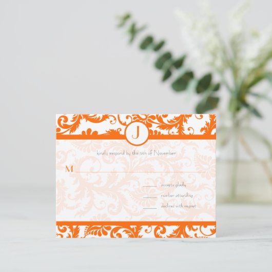 Oranje Damask Monogram Weddenschap Kaart (Staand voorkant)