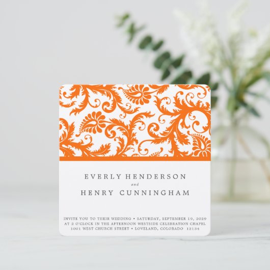 Oranje Damask Monogram Wedding Kaart (Staand voorkant)