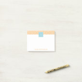 Oranje diamantpatroon en Aqua Monogram Post-it® Notes (Op bureau)