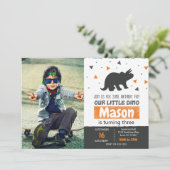 Oranje Dino Verjaardagsfeestje Uitnodiging met fot (Staand voorkant)