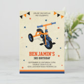 Oranje driewielers met kinderdagverblijf uitnodige kaart (Staand voorkant)