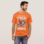 Oranje eenhoorn verspreidt vriendelijkheid t-shirt (Voorkant volledig)