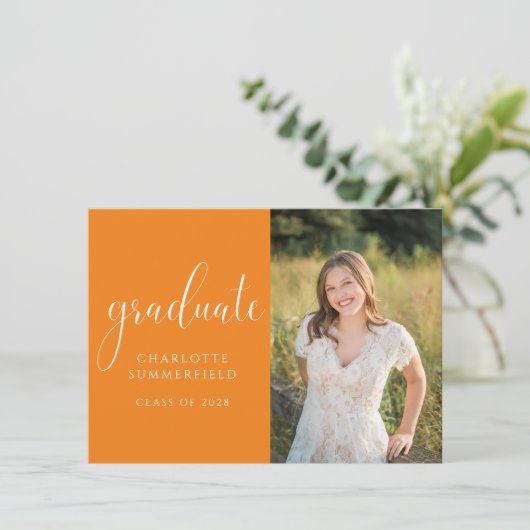 Oranje Elegant Script Afstuderen Foto-uitnodiging Kaart (Staand voorkant)