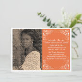 Oranje Elegant Swirls Foto Afstuderen Uitnodigen Kaart (Staand voorkant)