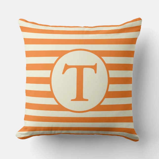 Oranje en beige gestreept monogram Pillow Buitenkussen (Voorkant)