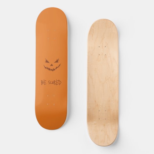 Oranje en enge gesneden pompoen gezicht persoonlijk skateboard (Voorkant)