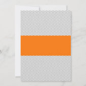 Oranje en grijze Chevron Baby Shower Invitaties Kaart (Achterkant)