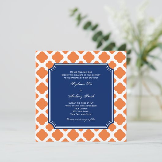 Oranje en koninklijk blauw Quatrefoil bruiloft Kaart (Staand voorkant)
