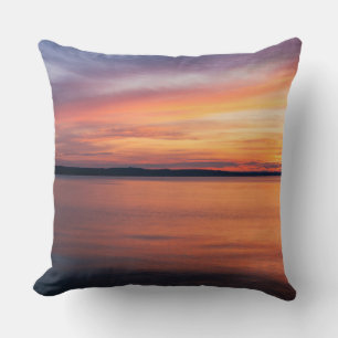 Oranje en paarse avond zonsondergang boven meer fo kussen