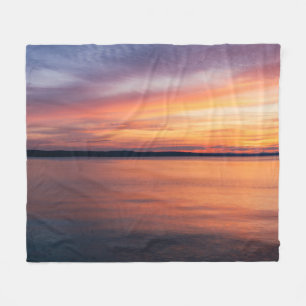 Oranje en paarse avond zonsondergang over zomermee fleece deken