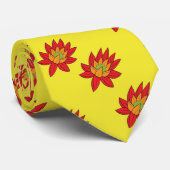 Oranje en rode spiraalbloem op geel stropdas (Opgerold)