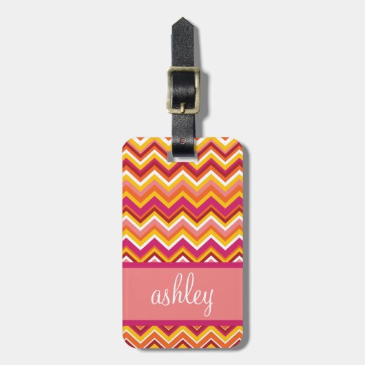 Oranje en roze Chevron Patroon met monogram Bagagelabel (Voorkant verticaal)