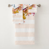 Oranje en roze Floral Bouquet Monogram Bad Handdoek (Insitu)