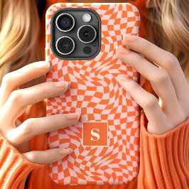 Oranje En Roze Golvende Geruite Monogram Geborduur iPhone 15 Case