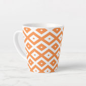 Oranje en wit diamantpatroon latte mok (Linkerhoek)