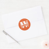 Oranje en witte bladzijden gesplitst Monogram W Ronde Sticker (Envelop)