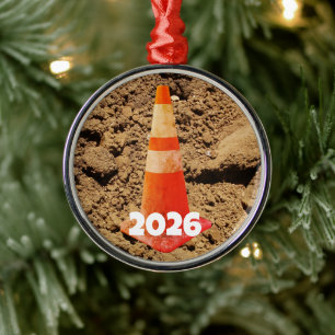 Oranje en witte bouw kegel, vuil, metalen ornament