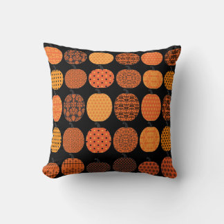 Oranje en zwart pompoenontwerp kussen