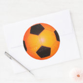 Oranje en zwart Voetbal Ronde Sticker (Envelop)
